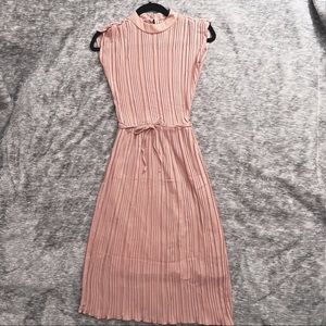 Dusty rose midi pleated dress!